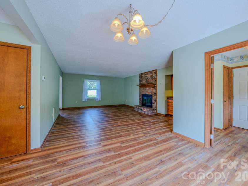 10 Arrow Place, Asheville, NC 28805.  MLS# CAR4374864, YatesRealty ID 20320. 