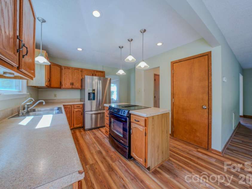10 Arrow Place, Asheville, NC 28805.  MLS# CAR4374864, YatesRealty ID 20320. 