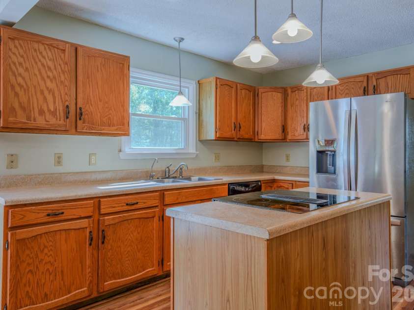 10 Arrow Place, Asheville, NC 28805.  MLS# CAR4374864, YatesRealty ID 20320. 
