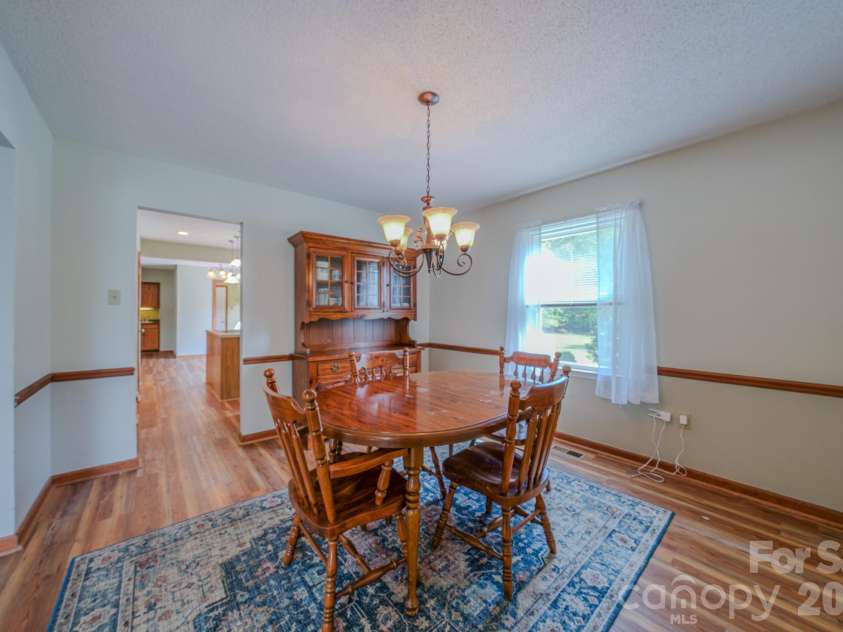 10 Arrow Place, Asheville, NC 28805.  MLS# CAR4374864, YatesRealty ID 20320. 