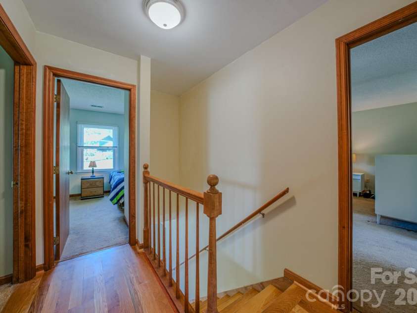 10 Arrow Place, Asheville, NC 28805.  MLS# CAR4374864, YatesRealty ID 20320. 