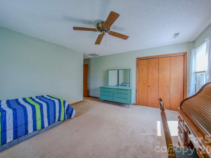 10 Arrow Place, Asheville, NC 28805.  MLS# CAR4374864, YatesRealty ID 20320. 