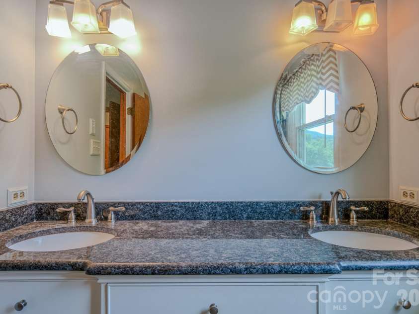 10 Arrow Place, Asheville, NC 28805.  MLS# CAR4374864, YatesRealty ID 20320. 