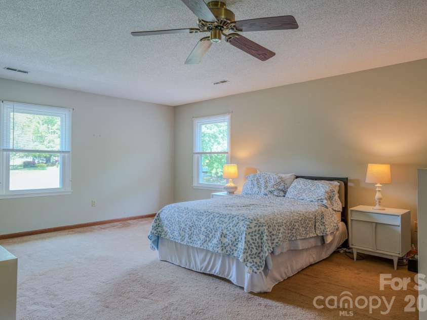 10 Arrow Place, Asheville, NC 28805.  MLS# CAR4374864, YatesRealty ID 20320. 