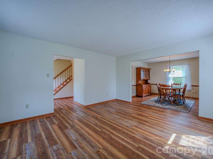 10 Arrow Place, Asheville, NC 28805.  MLS# CAR4374864, YatesRealty ID 20320. 
