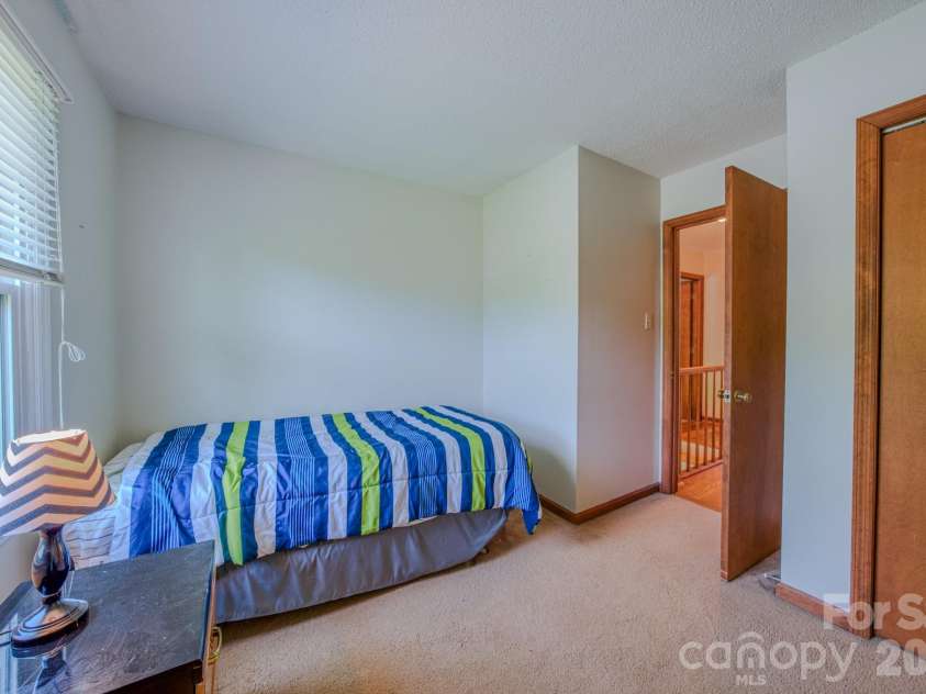 10 Arrow Place, Asheville, NC 28805.  MLS# CAR4374864, YatesRealty ID 20320. 