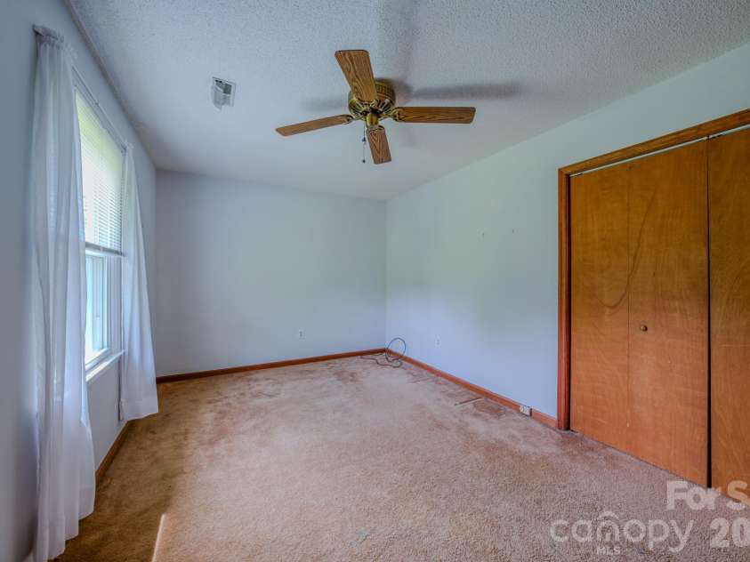10 Arrow Place, Asheville, NC 28805.  MLS# CAR4374864, YatesRealty ID 20320. 