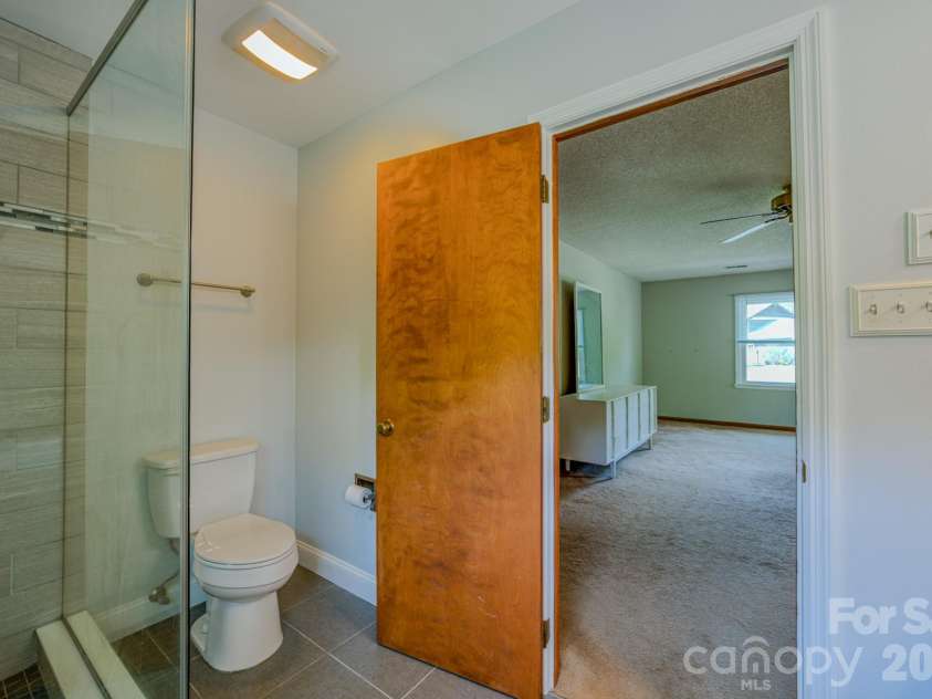 10 Arrow Place, Asheville, NC 28805.  MLS# CAR4374864, YatesRealty ID 20320. 