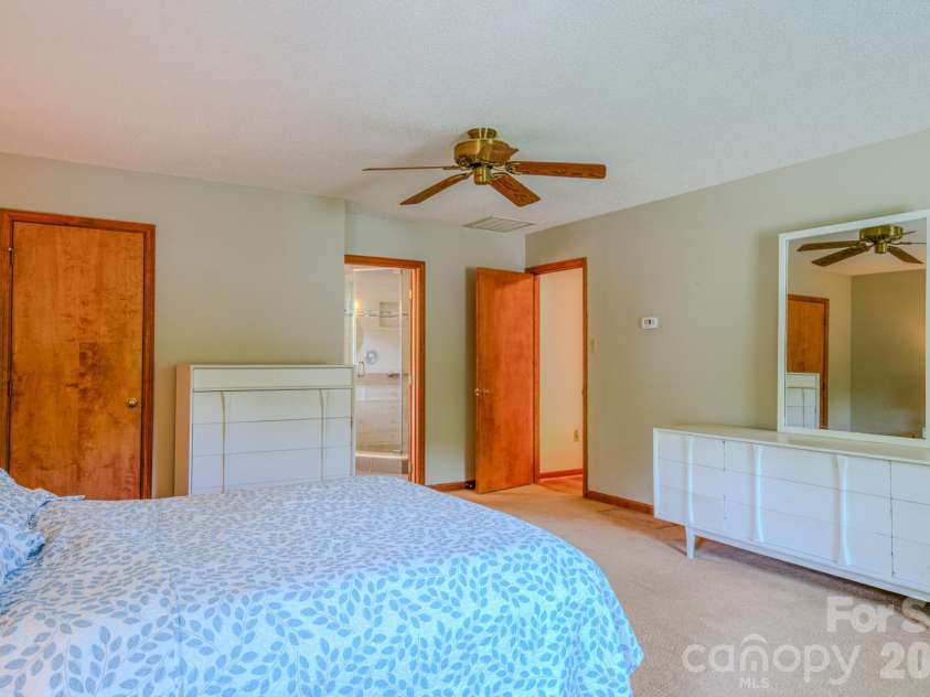 10 Arrow Place, Asheville, NC 28805.  MLS# CAR4374864, YatesRealty ID 20320. 