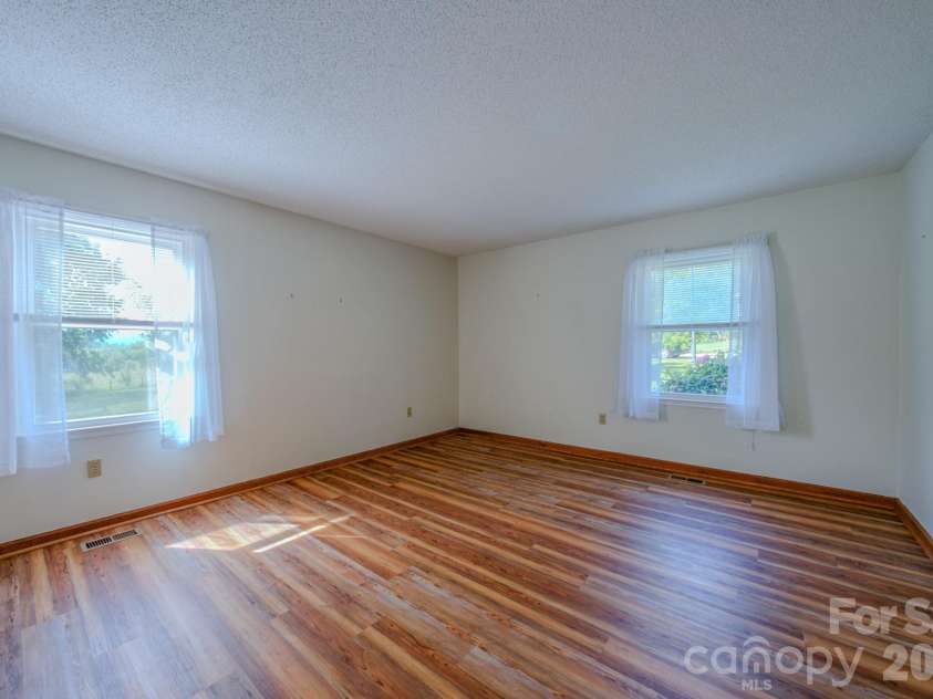 10 Arrow Place, Asheville, NC 28805.  MLS# CAR4374864, YatesRealty ID 20320. 