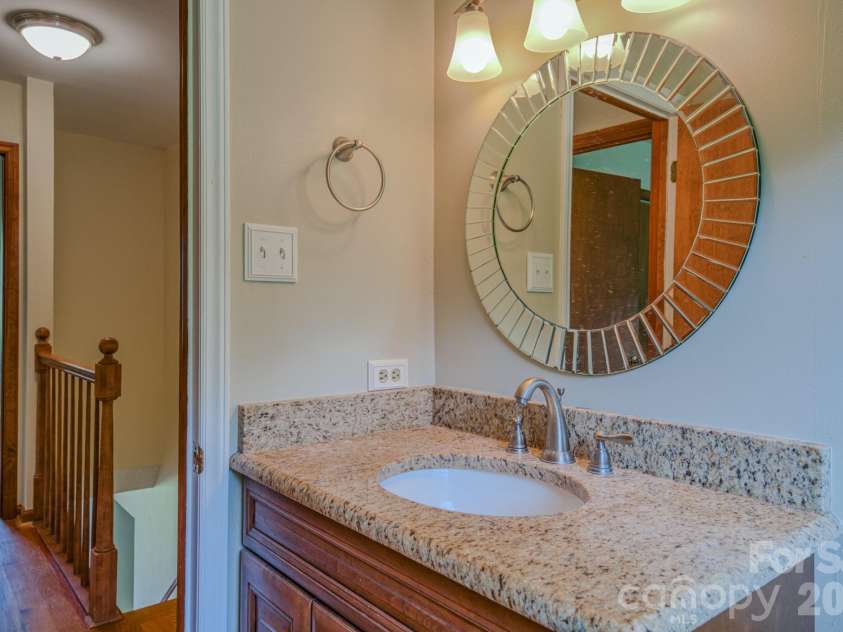 10 Arrow Place, Asheville, NC 28805.  MLS# CAR4374864, YatesRealty ID 20320. 