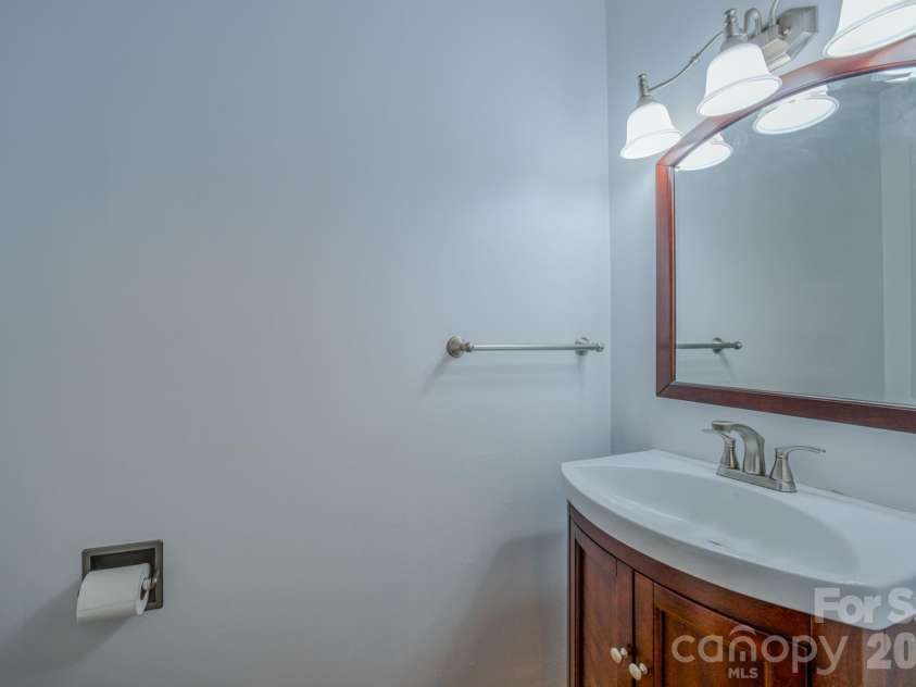 10 Arrow Place, Asheville, NC 28805.  MLS# CAR4374864, YatesRealty ID 20320. 