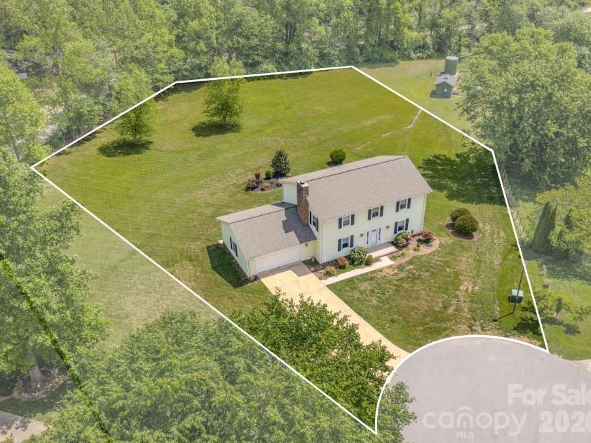10 Arrow Place, Asheville, NC 28805.  MLS# CAR4374864, YatesRealty ID 20320. 