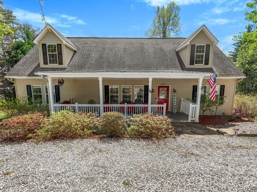 10 Eagle Drive, Hendersonville, NC 28792.  MLS# CAR4365502, YatesRealty ID 20321. 10 Eagle Dr Hendersonville, NC