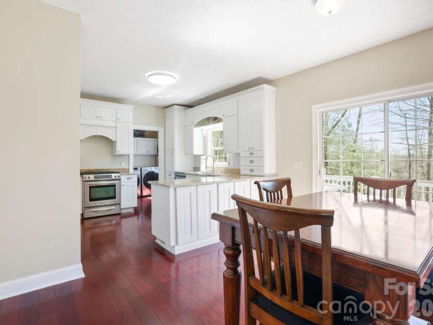 10 Eagle Drive, Hendersonville, NC 28792.  MLS# CAR4365502, YatesRealty ID 20321. 