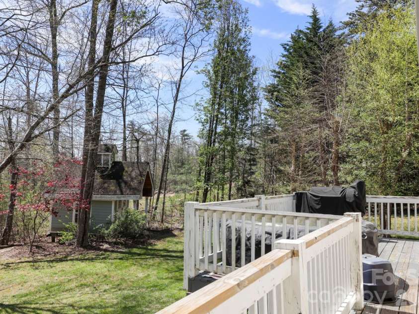 10 Eagle Drive, Hendersonville, NC 28792.  MLS# CAR4365502, YatesRealty ID 20321. 