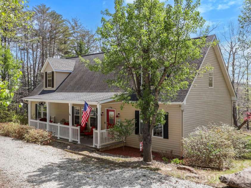 10 Eagle Drive, Hendersonville, NC 28792.  MLS# CAR4365502, YatesRealty ID 20321. 