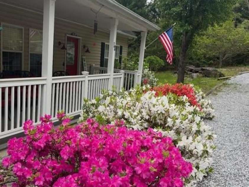 10 Eagle Drive, Hendersonville, NC 28792.  MLS# CAR4365502, YatesRealty ID 20321. 