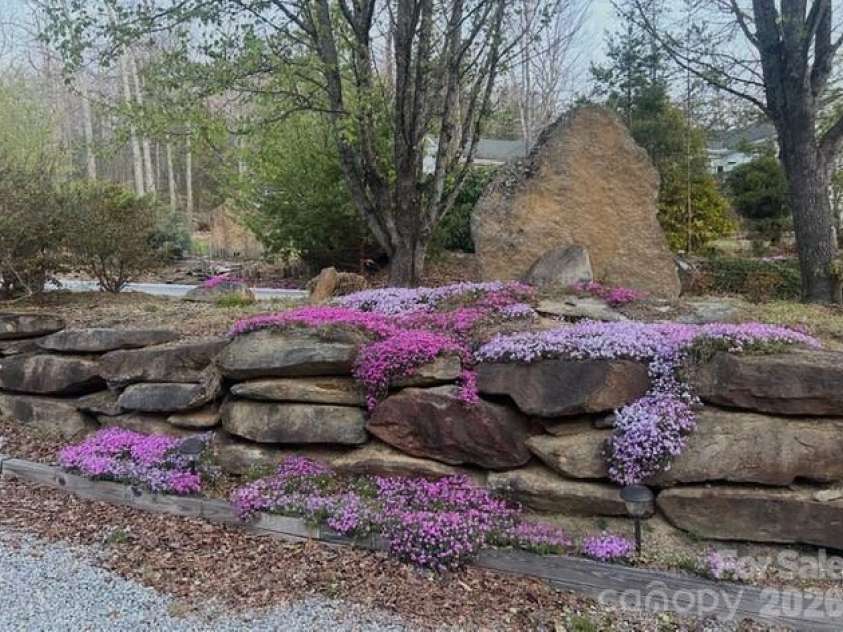 10 Eagle Drive, Hendersonville, NC 28792.  MLS# CAR4365502, YatesRealty ID 20321. 