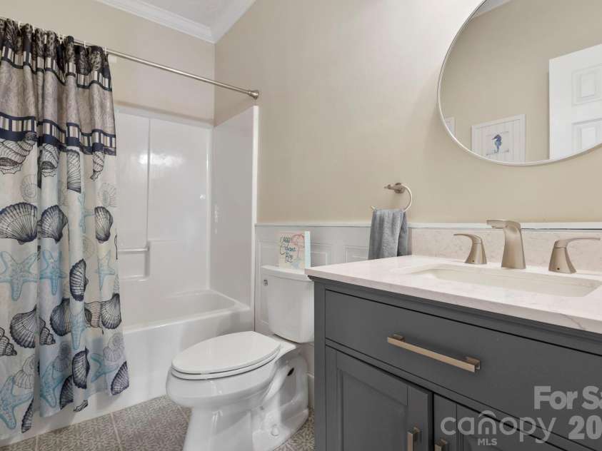 10 Eagle Drive, Hendersonville, NC 28792.  MLS# CAR4365502, YatesRealty ID 20321. Bathroom #2