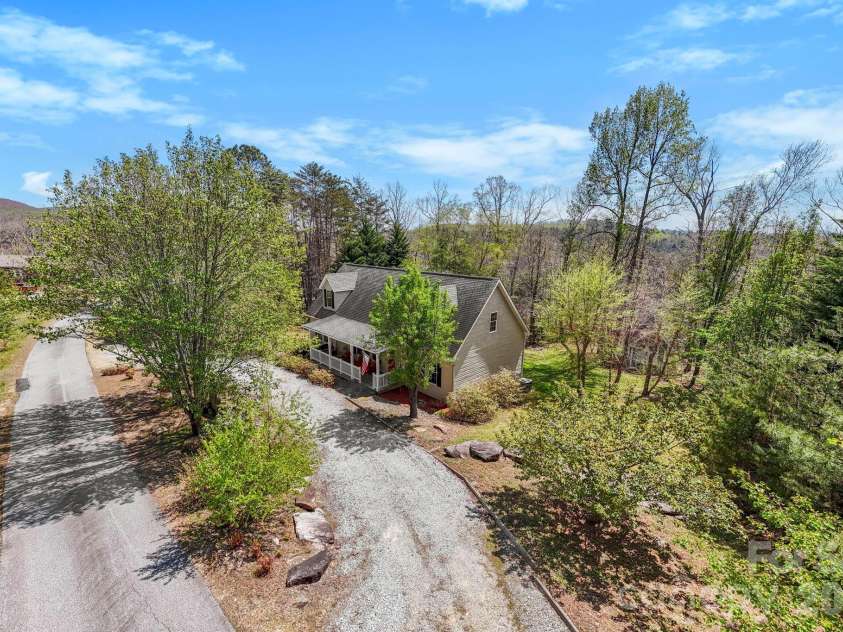 10 Eagle Drive, Hendersonville, NC 28792.  MLS# CAR4365502, YatesRealty ID 20321. Circular driveway