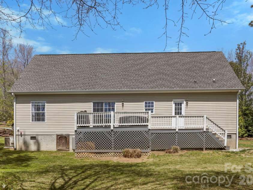 10 Eagle Drive, Hendersonville, NC 28792.  MLS# CAR4365502, YatesRealty ID 20321. Large backyard 
