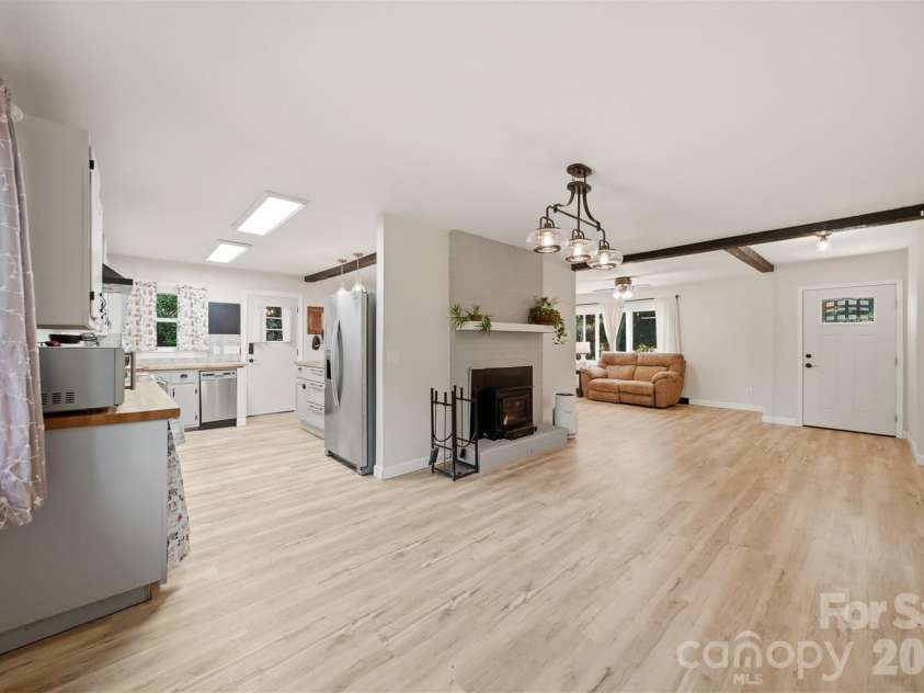 1108 Delwood Drive, Lenoir, NC 28645.  MLS# CAR4377614, YatesRealty ID 20322. 