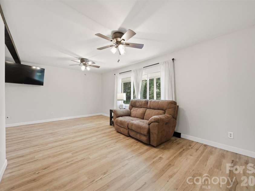 1108 Delwood Drive, Lenoir, NC 28645.  MLS# CAR4377614, YatesRealty ID 20322. 