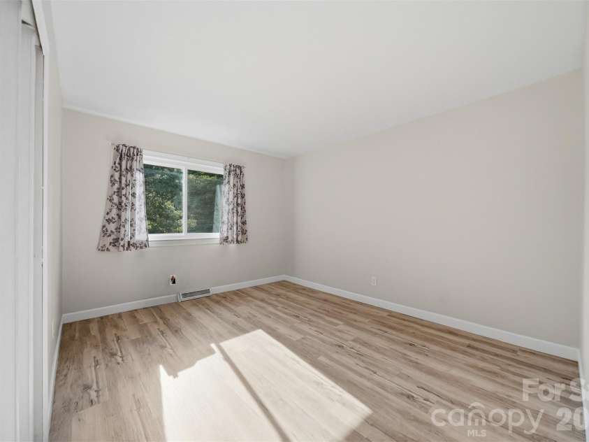 1108 Delwood Drive, Lenoir, NC 28645.  MLS# CAR4377614, YatesRealty ID 20322. 