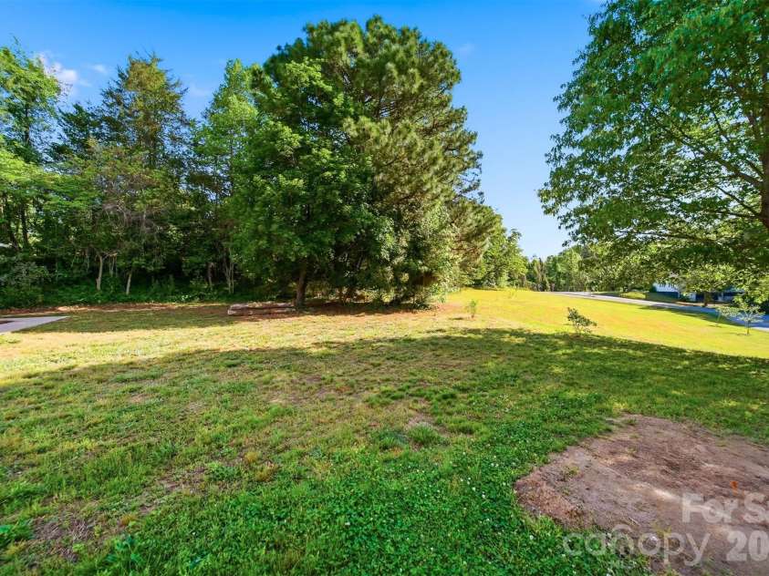 1108 Delwood Drive, Lenoir, NC 28645.  MLS# CAR4377614, YatesRealty ID 20322. 