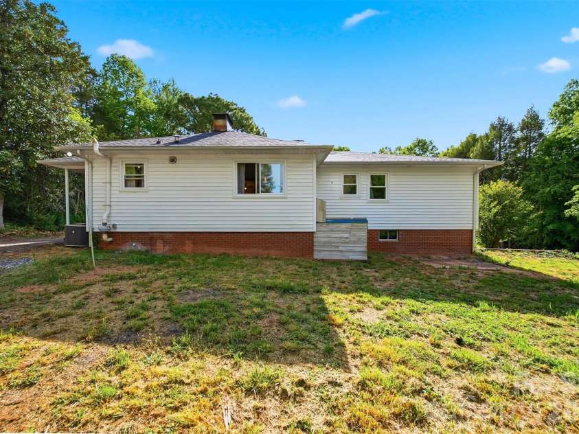1108 Delwood Drive, Lenoir, NC 28645.  MLS# CAR4377614, YatesRealty ID 20322. 