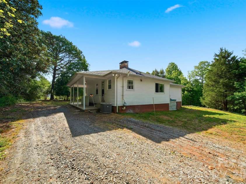 1108 Delwood Drive, Lenoir, NC 28645.  MLS# CAR4377614, YatesRealty ID 20322. 