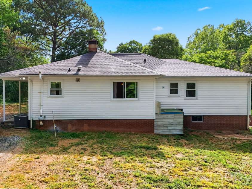1108 Delwood Drive, Lenoir, NC 28645.  MLS# CAR4377614, YatesRealty ID 20322. 