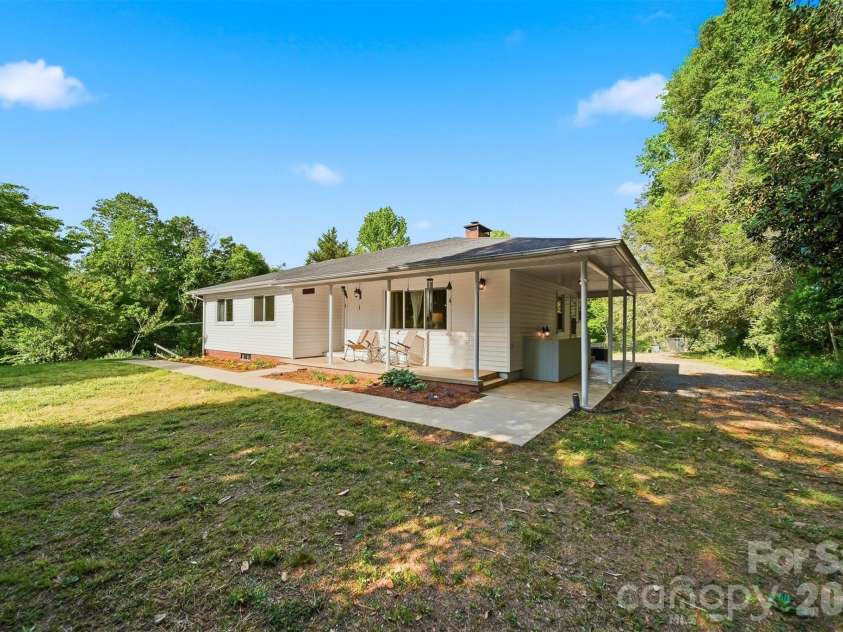 1108 Delwood Drive, Lenoir, NC 28645.  MLS# CAR4377614, YatesRealty ID 20322. 