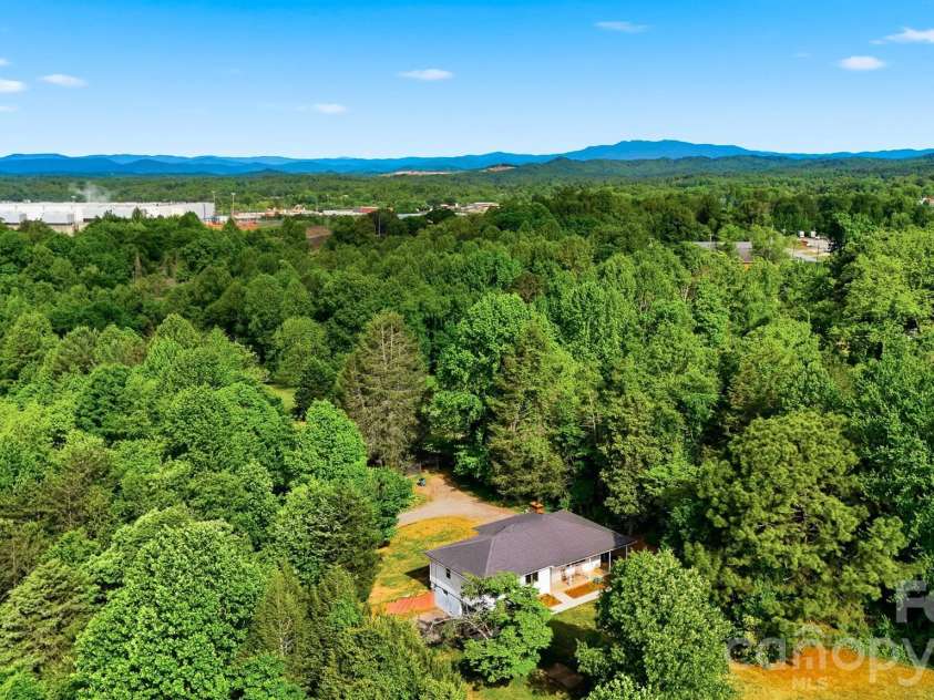 1108 Delwood Drive, Lenoir, NC 28645.  MLS# CAR4377614, YatesRealty ID 20322. 