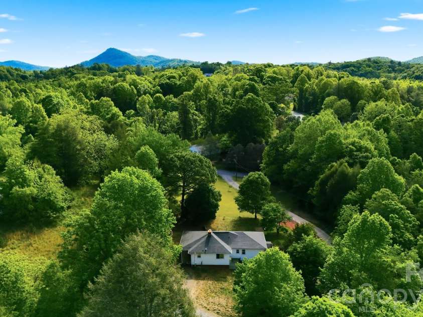 1108 Delwood Drive, Lenoir, NC 28645.  MLS# CAR4377614, YatesRealty ID 20322. 