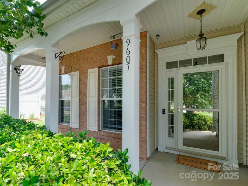 9607 Kestral Ridge Drive, Charlotte, NC 28269.  MLS# CAR4237682, YatesRealty ID 20323. 