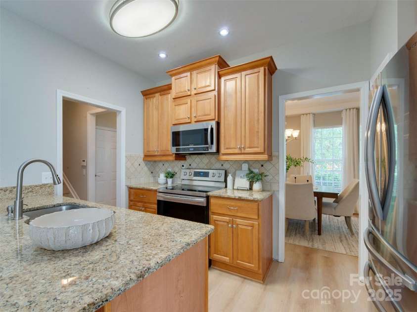 9607 Kestral Ridge Drive, Charlotte, NC 28269.  MLS# CAR4237682, YatesRealty ID 20323. 