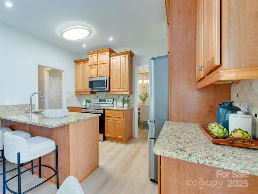 9607 Kestral Ridge Drive, Charlotte, NC 28269.  MLS# CAR4237682, YatesRealty ID 20323. 