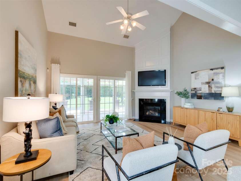 9607 Kestral Ridge Drive, Charlotte, NC 28269.  MLS# CAR4237682, YatesRealty ID 20323. 