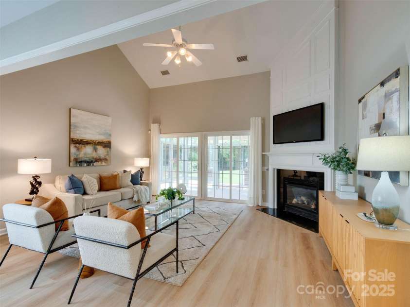 9607 Kestral Ridge Drive, Charlotte, NC 28269.  MLS# CAR4237682, YatesRealty ID 20323. 