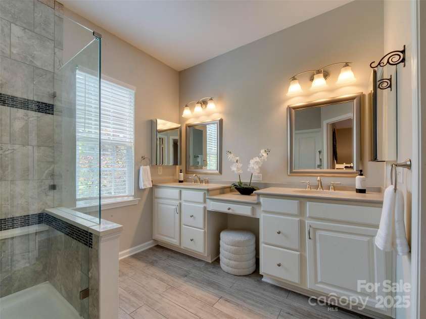9607 Kestral Ridge Drive, Charlotte, NC 28269.  MLS# CAR4237682, YatesRealty ID 20323. 