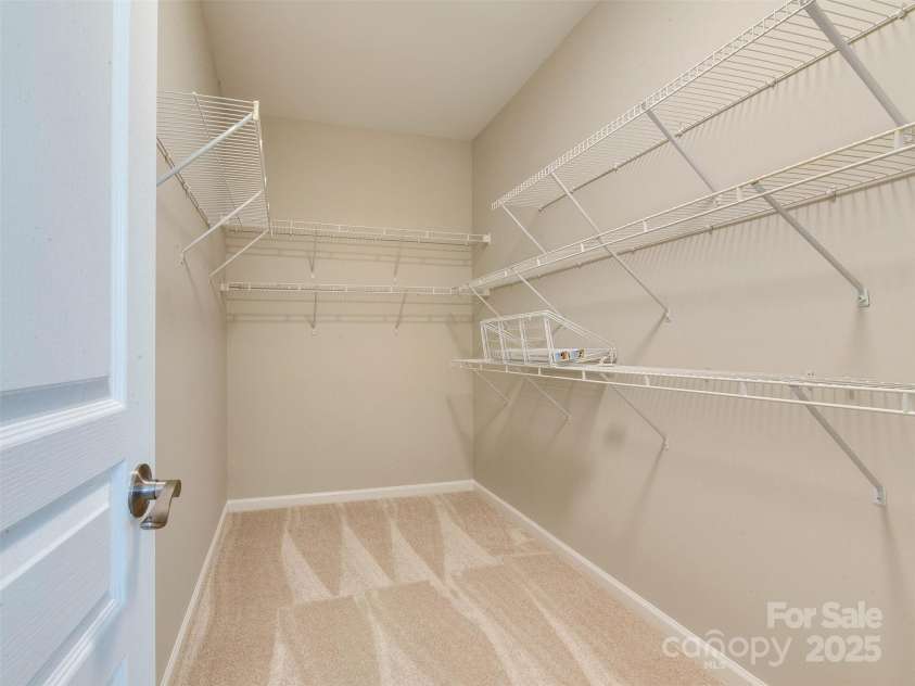 9607 Kestral Ridge Drive, Charlotte, NC 28269.  MLS# CAR4237682, YatesRealty ID 20323. 