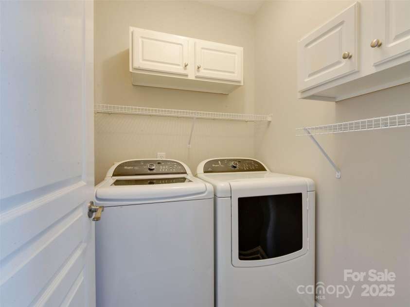 9607 Kestral Ridge Drive, Charlotte, NC 28269.  MLS# CAR4237682, YatesRealty ID 20323. 