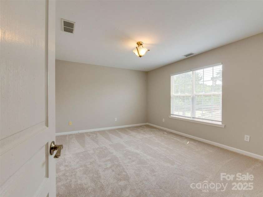 9607 Kestral Ridge Drive, Charlotte, NC 28269.  MLS# CAR4237682, YatesRealty ID 20323. 