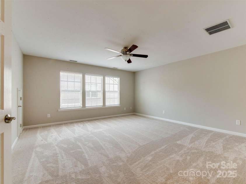 9607 Kestral Ridge Drive, Charlotte, NC 28269.  MLS# CAR4237682, YatesRealty ID 20323. 