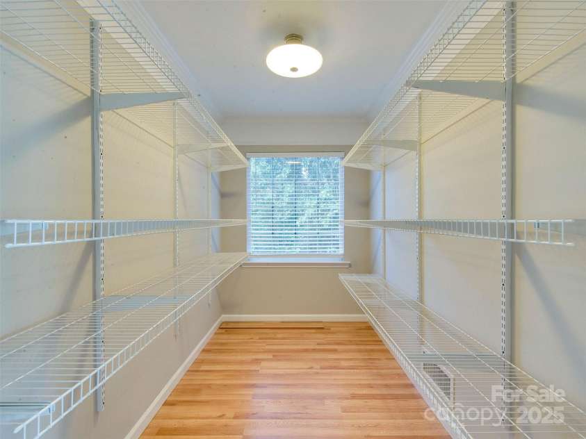 9607 Kestral Ridge Drive, Charlotte, NC 28269.  MLS# CAR4237682, YatesRealty ID 20323. 