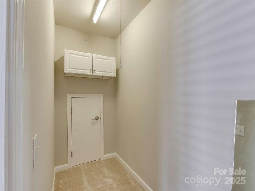 9607 Kestral Ridge Drive, Charlotte, NC 28269.  MLS# CAR4237682, YatesRealty ID 20323. 