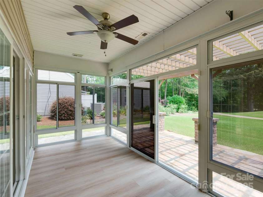 9607 Kestral Ridge Drive, Charlotte, NC 28269.  MLS# CAR4237682, YatesRealty ID 20323. 