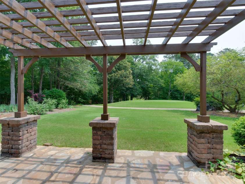 9607 Kestral Ridge Drive, Charlotte, NC 28269.  MLS# CAR4237682, YatesRealty ID 20323. 